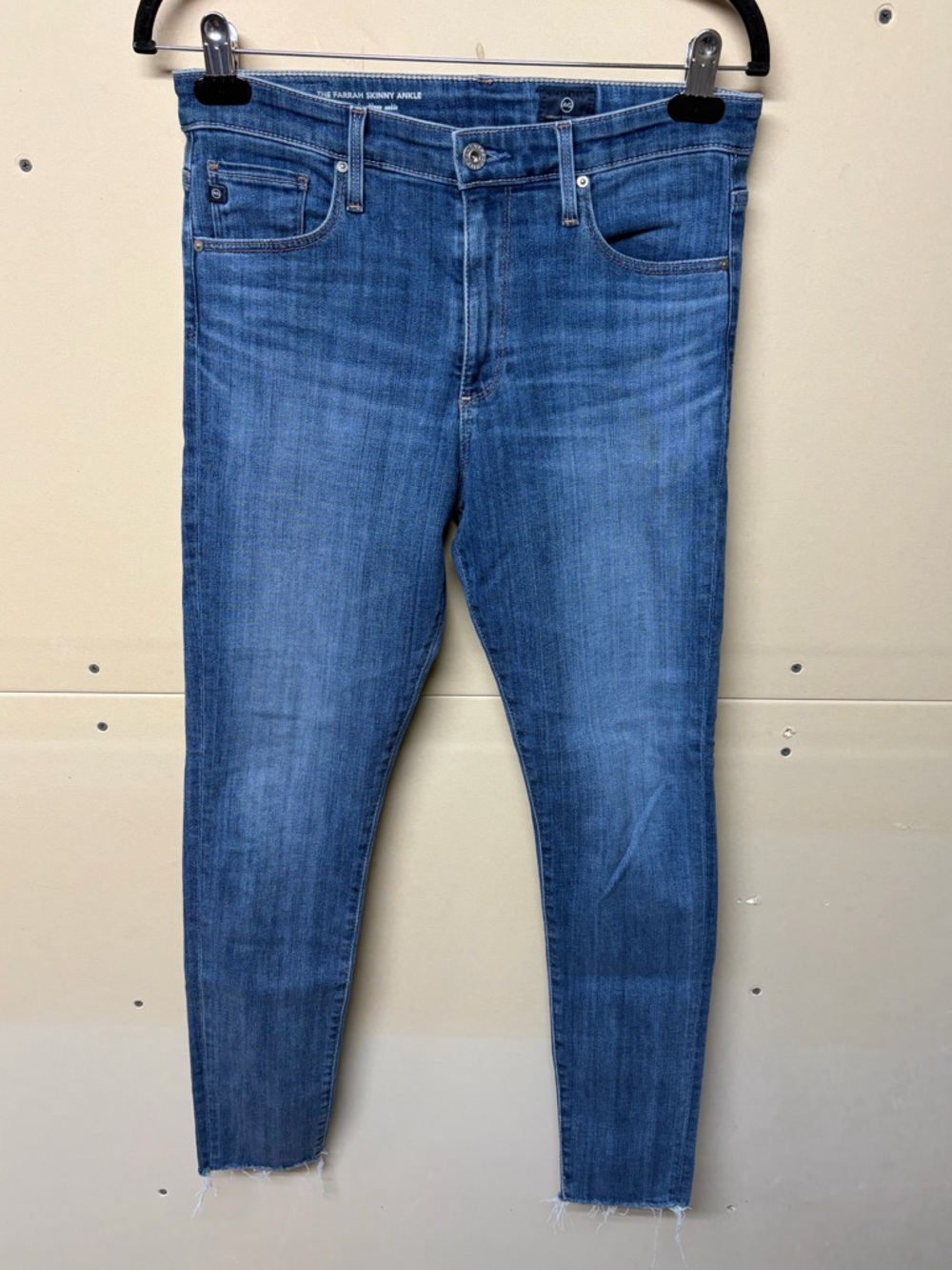 JEANS | Women’s AG Farrah skinny ankle Jean size 29R
